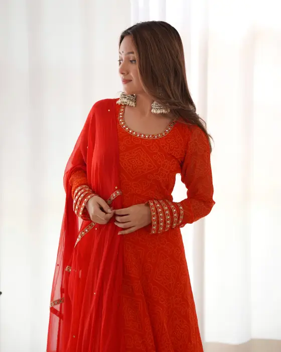 RED LAAL RANG ANARKALI SET . THIS 3 PIECE SET IIS HAVING ROUNG NECK DETAILING OF LACE ON NECK AND SLEEVES PAIRED WITH SAME PALAZZO AND COMES ALONG WITH RED CHIFFON DUPATTA DETAILING OF LACE .The colors seen in the image may vary from the actual product du